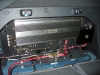 В багажном отделении за спинками сидений задних пассажиров установлены два усилителя и звуковой процессор.JPG