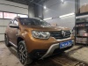 Renault-Duster-ustanovka-avtomagnitoly-kamery-zadnego-vida-IMG_0622